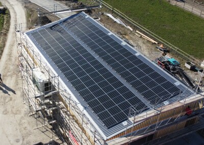 Pultdach mit Trapezblech Süd, 29 kWpModul: JA-Solar/ Wechselrichter: SMA
